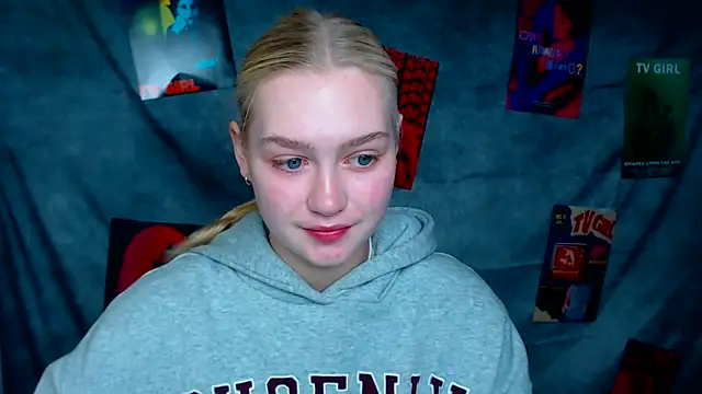 Snapshot of MademoiselleCl chatting on 10/17/25, 06:16 MademoiselleCl online show from 10/17/25, 06:16