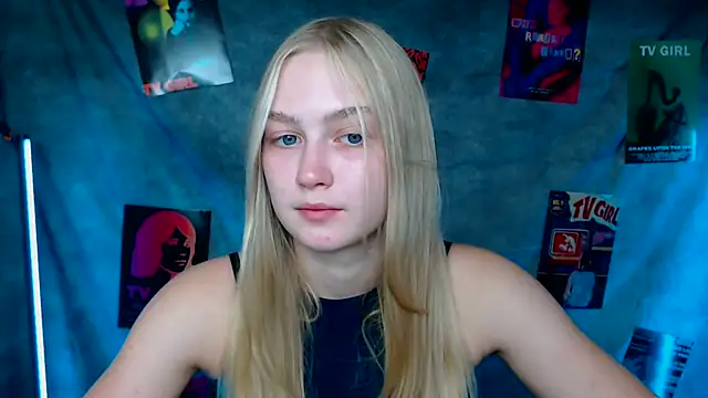 Snapshot of MademoiselleCl chatting on 10/18/25, 05:03 MademoiselleCl online show from 10/18/25, 05:03