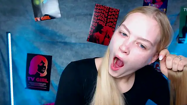 Snapshot of MademoiselleCl chatting on 10/20/25, 06:14 MademoiselleCl online show from 10/20/25, 06:14