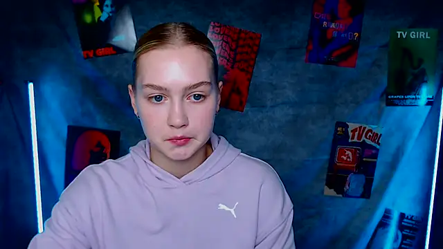 Snapshot of MademoiselleCl chatting on 10/21/25, 12:06 MademoiselleCl online show from 10/21/25, 12:06