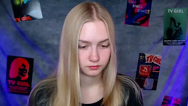 Snapshot of MademoiselleCl chatting on 10/23/25, 12:15 MademoiselleCl online show from 10/23/25, 12:15