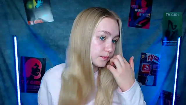 Snapshot of MademoiselleCl chatting on 10/25/25, 06:10 MademoiselleCl online show from 10/25/25, 06:10