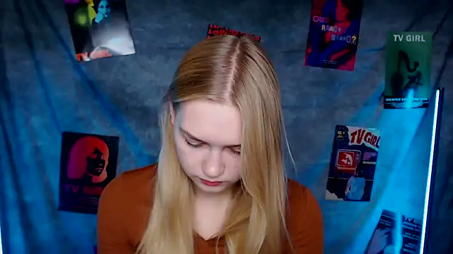 Snapshot of MademoiselleCl chatting on 10/26/25, 01:17 MademoiselleCl online show from 10/26/25, 01:17