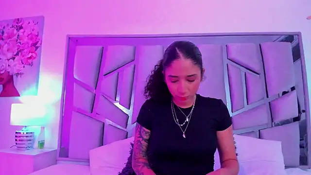  lanna jhonson  online show from 03/22/25, 12:04