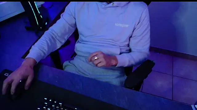 Snapshot of Vlad230323 chatting on 12/04/24, 04:16 Vlad230323 online show from 12/04/24, 04:16