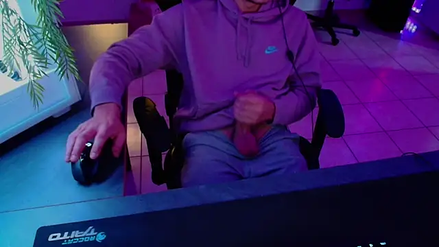 Snapshot of Vlad230323 chatting on 12/09/24, 03:22 Vlad230323 online show from 12/09/24, 03:22