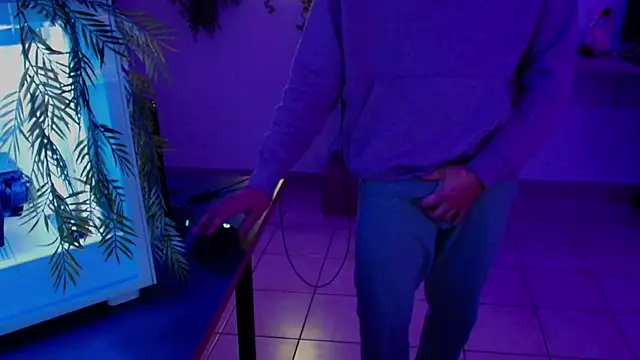 Snapshot of Vlad230323 chatting on 12/10/24, 03:44 Vlad230323 online show from 12/10/24, 03:44