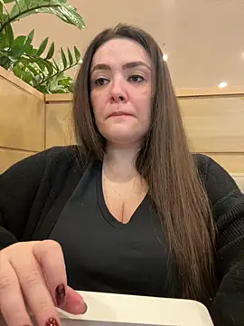 Snapshot of Sophie_Eaton chatting on 10/30/25, 08:31 Sophie Eaton online show from 10/30/25, 08:31