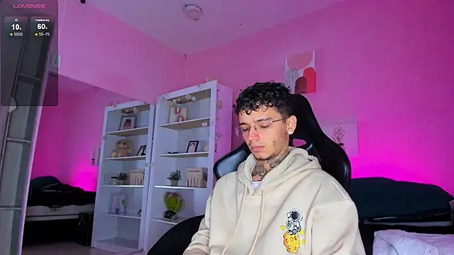 Ian Castillo  online show from 11/21/25, 11:20