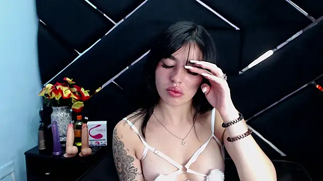 Mia Charlothe online show from 02/18/25, 03:10