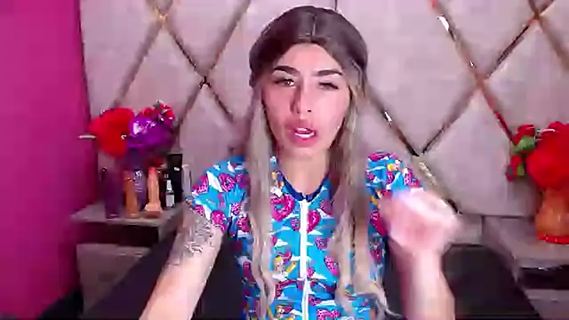Mia Charlothe online show from 03/07/25, 09:18