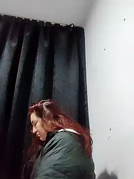 Snapshot of lindassmia chatting on 10/31/25, 04:57 lindassmia online show from 10/31/25, 04:57