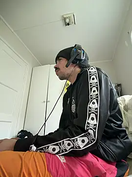 wolfwhite95 online show from 05/24/26, 07:30