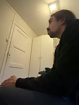wolfwhite95 online show from 06/05/26, 10:59