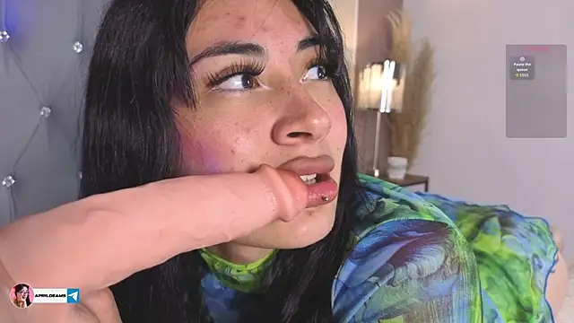 aprildreams19 online show from 10/30/25, 01:01