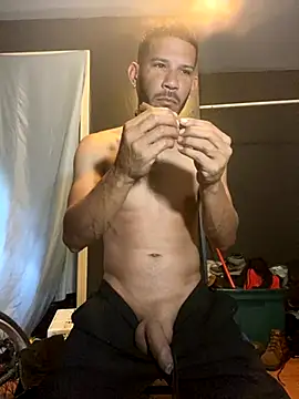 Snapshot of Chico_Bellaco chatting on 09/25/25, 02:43 Chico Bellaco online show from 09/25/25, 02:43