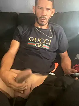 Snapshot of Chico_Bellaco chatting on 10/18/25, 02:40 Chico Bellaco online show from 10/18/25, 02:40