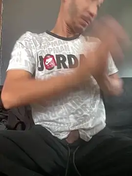 Snapshot of Chico_Bellaco chatting on 12/14/25, 04:01 Chico Bellaco online show from 12/14/25, 04:01