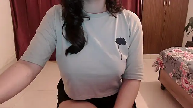 ANANYA-TIWARI online show from 10/01/25, 05:24