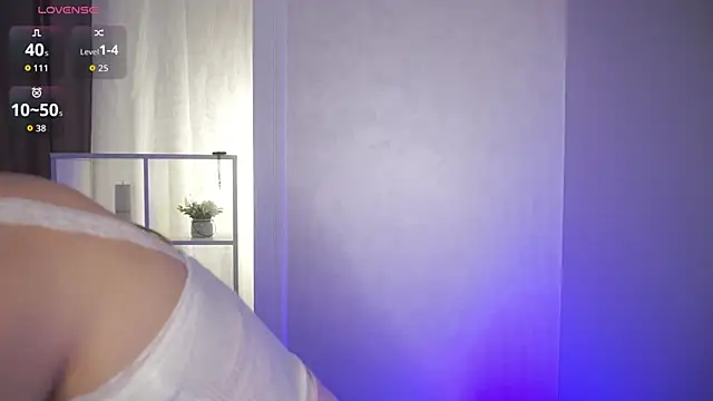 Snapshot of Azure_eyes chatting on 11/11/25, 05:40 Azure eyes online show from 11/11/25, 05:40