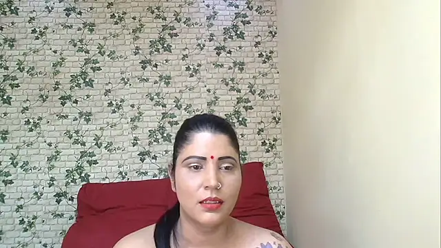 Snapshot of XIndianintimacy chatting on 11/13/25, 07:13 XIndianintimacy online show from 11/13/25, 07:13