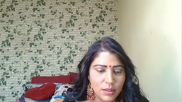Snapshot of XIndianintimacy chatting on 02/18/26, 07:54 XIndianintimacy online show from 02/18/26, 07:54