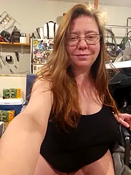 Snapshot of MsShelby40 chatting on 12/14/25, 10:58 MsShelby40 online show from 12/14/25, 10:58