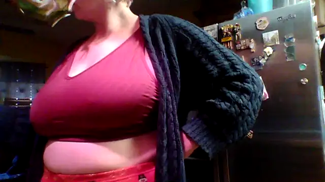 Snapshot of Big-Tits-McGee chatting on 12/15/25, 02:43 Big-Tits-McGee online show from 12/15/25, 02:43