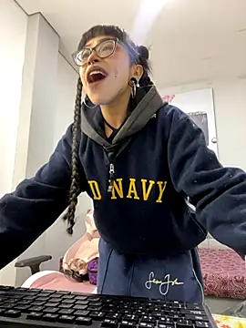 Snapshot of Violetta_Suky chatting on 09/29/25, 01:38 Violetta Suky online show from 09/29/25, 01:38