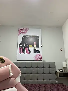 Snapshot of Violetta_Suky chatting on 09/30/25, 01:27 Violetta Suky online show from 09/30/25, 01:27