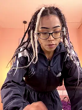 Snapshot of Violetta_Suky chatting on 10/08/25, 01:09 Violetta Suky online show from 10/08/25, 01:09