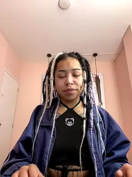 Snapshot of Violetta_Suky chatting on 10/09/25, 12:58 Violetta Suky online show from 10/09/25, 12:58