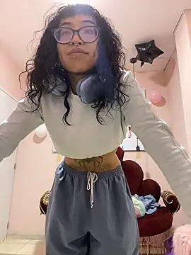 Snapshot of Violetta_Suky chatting on 11/11/25, 12:49 Violetta Suky online show from 11/11/25, 12:49