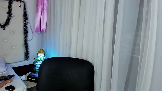 sophie pariss online show from 12/30/24, 07:15