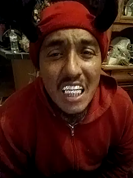 Snapshot of wilsons12 chatting on 11/18/25, 03:34 wilsons12 online show from 11/18/25, 03:34