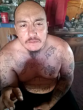 Snapshot of wilsons12 chatting on 12/16/25, 07:41 wilsons12 online show from 12/16/25, 07:41