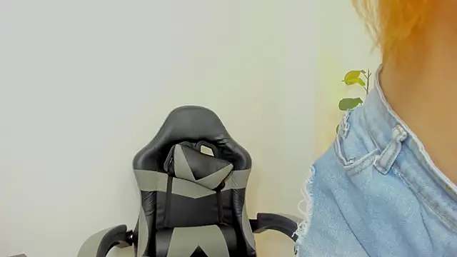 Snapshot of maroly_21 chatting on 10/02/25, 02:07 maroly 21 online show from 10/02/25, 02:07