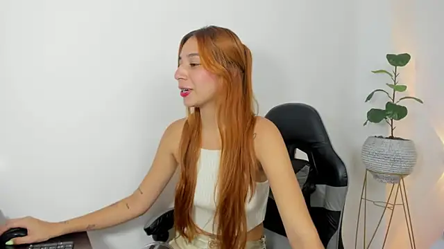 Snapshot of maroly_21 chatting on 10/10/25, 07:13 maroly 21 online show from 10/10/25, 07:13