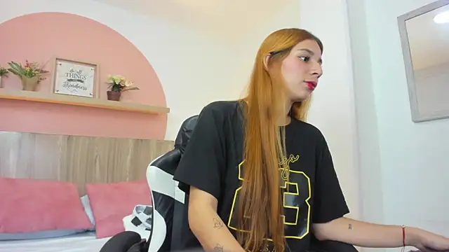 Snapshot of maroly_21 chatting on 10/16/25, 02:01 maroly 21 online show from 10/16/25, 02:01