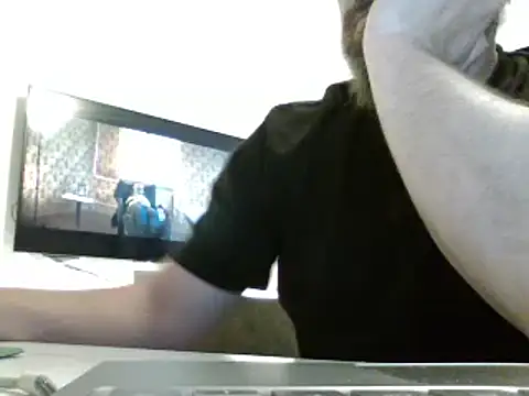 Snapshot of FROL83 chatting on 06/12/26, 08:19 FROL83 online show from 06/12/26, 08:19