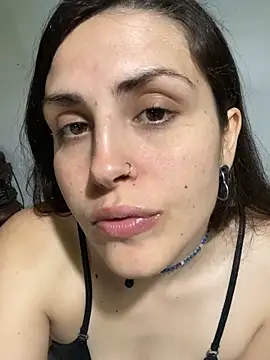 Snapshot of isadelasestrellas chatting on 10/05/25, 02:04 isadelasestrellas online show from 10/05/25, 02:04