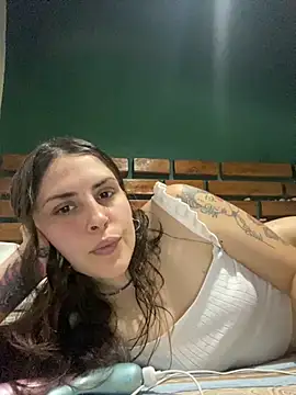 Snapshot of isadelasestrellas chatting on 10/22/25, 08:41 isadelasestrellas online show from 10/22/25, 08:41