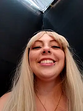 madelaine- online show from 12/19/24, 10:42