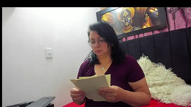 Snapshot of Evaaross_2345 chatting on 11/12/25, 02:39 Evaaross 2345 online show from 11/12/25, 02:39