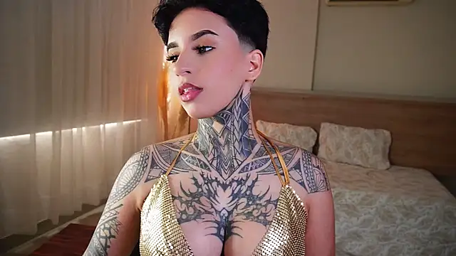 Snapshot of AliceShazaham_ chatting on 10/18/25, 03:46 AliceShazaham  online show from 10/18/25, 03:46