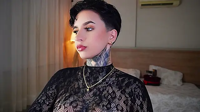 Snapshot of AliceShazaham_ chatting on 10/23/25, 07:51 AliceShazaham  online show from 10/23/25, 07:51