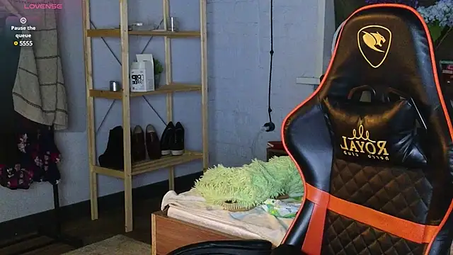 Lin RoseX online show from 02/13/25, 06:38