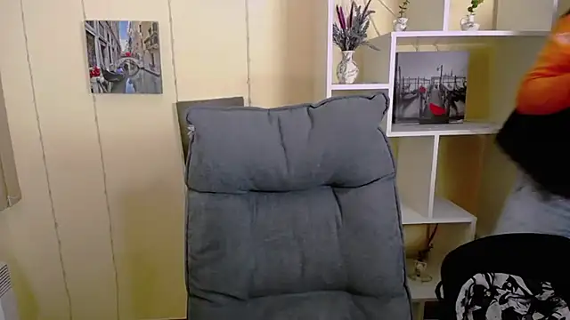  sofi smile online show from 03/19/25, 01:10