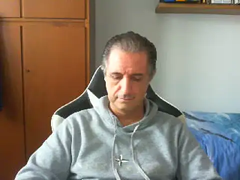 Snapshot of lliuk70mi chatting on 02/14/25, 02:54 lliuk70mi online show from 02/14/25, 02:54
