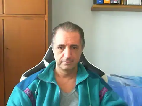 Snapshot of lliuk70mi chatting on 03/20/25, 12:43 lliuk70mi online show from 03/20/25, 12:43